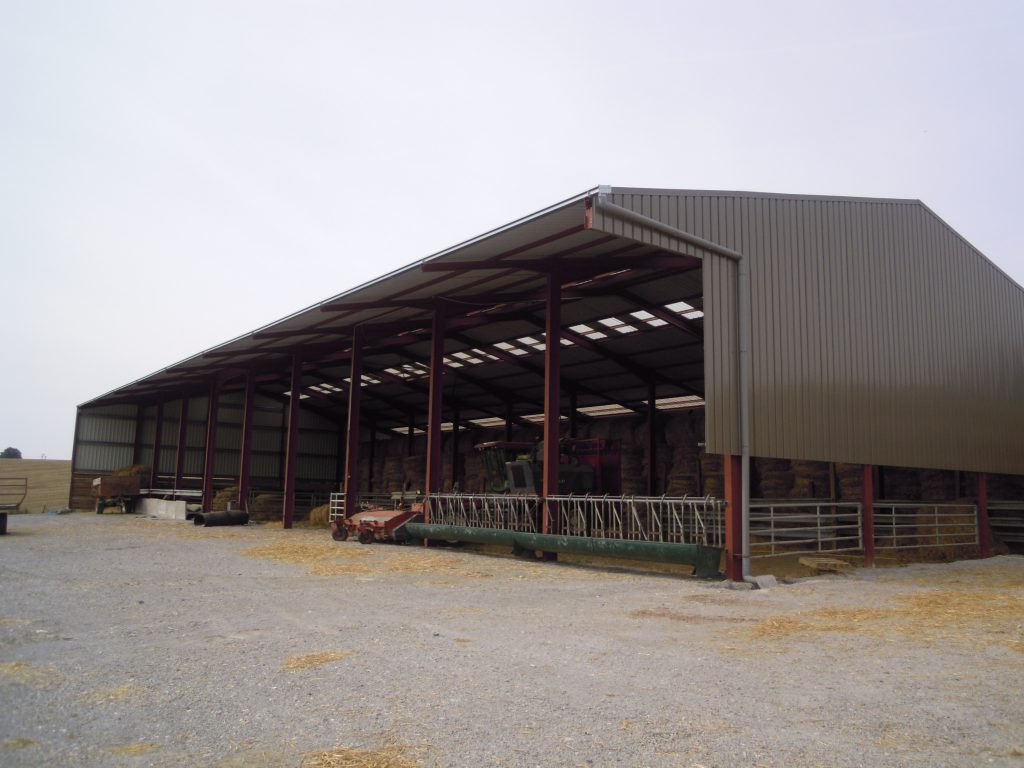 Bâtiment de stockage et d'élevage (02)