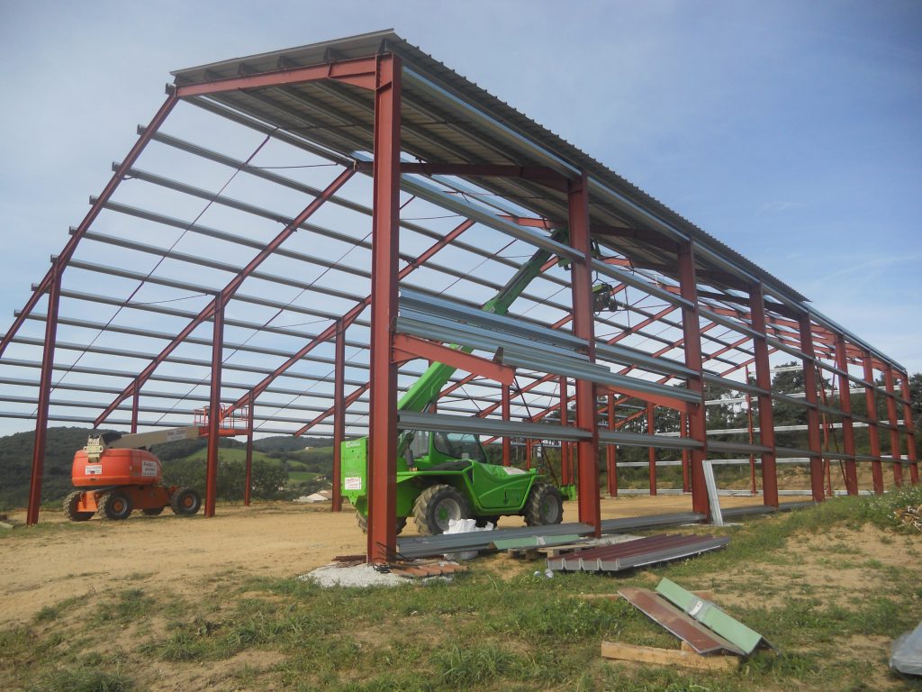 Bâtiment de stockage et élevage avec toiture photovoltaïque