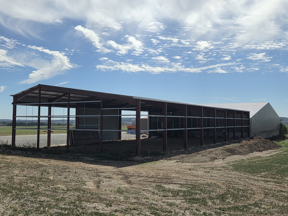 Bâtiment de stockage de 48 m de longueur, charpente métallique, Dépt 02